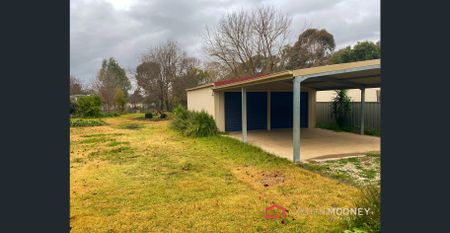 Situated in quiet, family friendly Forest Hill situated across from the back of the RAAF Base. - Photo 3