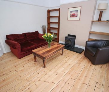 2 Bedroom House - Semi-Detached - Photo 2