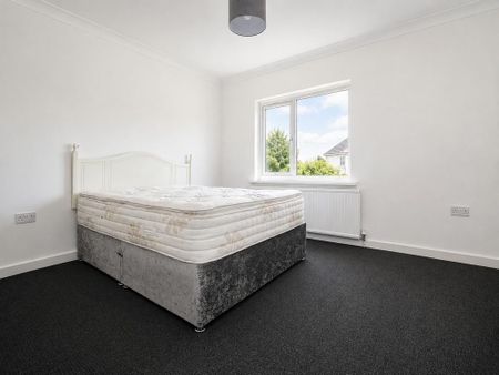 4 bedroom semi-detached house to rent - Photo 4