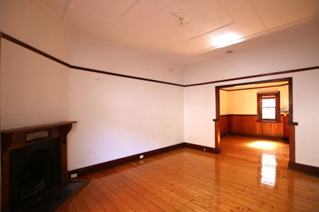 3 bedroom house with lots of space to breathe! - Photo 5