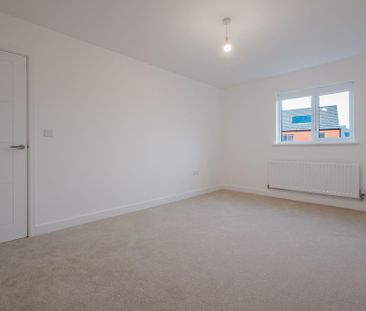 4 bedroom semi-detached house to rent - Photo 2