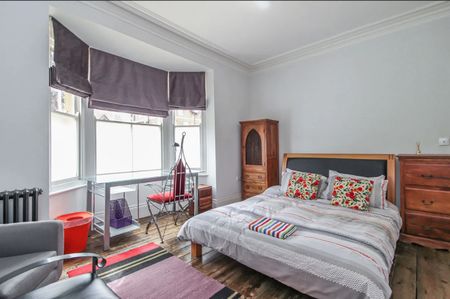 9 bed Detached - To Let - Photo 2