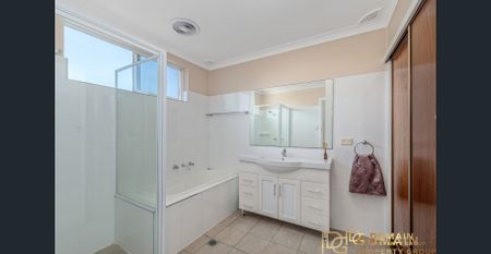 Charming Beachside Family Home in Convenient Location - Photo 2