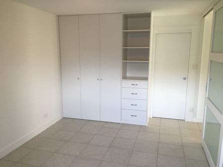 Modern and Low Maintenance - Photo 2