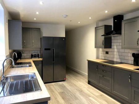 1 bedroom in a house share to rent - Photo 3