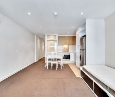 One Executive Bedroom with One Carpark for Rent!! - Photo 1