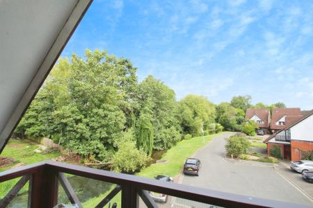 2 bed flat to rent in Wren Drive, West Drayton, UB7 - Photo 5