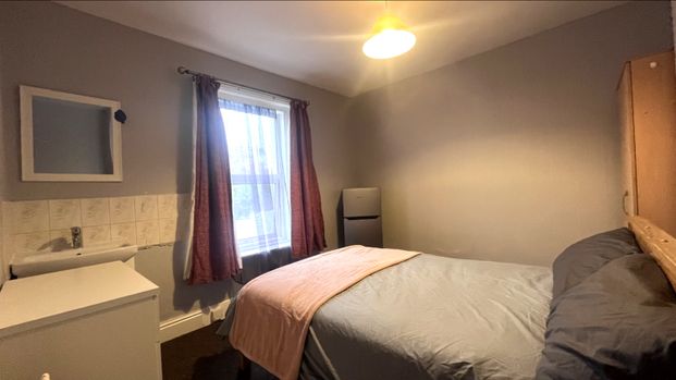 Albert Road Parkstone, Poole, Dorset, BH12 2BX - Photo 1