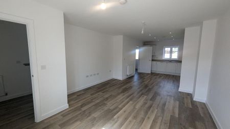 3 bedroom semi-detached house to rent - Photo 2