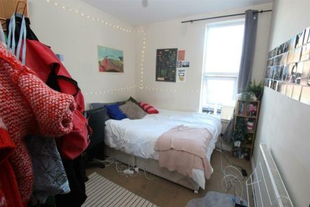 6 bedroom flat to rent - Photo 2