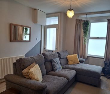 2 Bed Terraced House, Tavistock Road, E15 - Photo 3