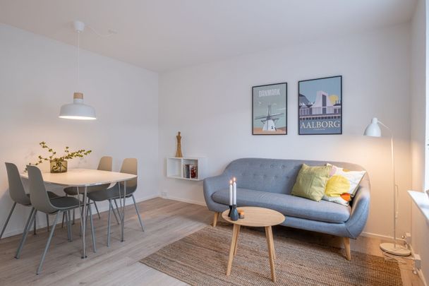 Møbleret 2-værelses lejlighed med parkering - Photo 1