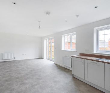 4 bedroom detached house to rent - Photo 2