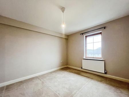 3 bedroom apartment to rent - Photo 2