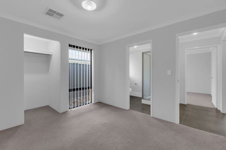 4 Bedroom Family home in Baldivis - Photo 2