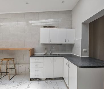 Recently updated two bed + study terrace - Photo 6