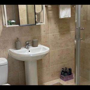 Room in a Shared House, Donnybrook Road, SW16 - Photo 3