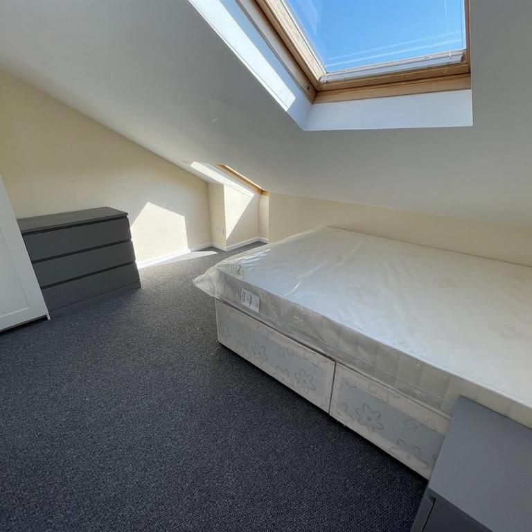 1 bedroom in a house share to rent - Photo 1