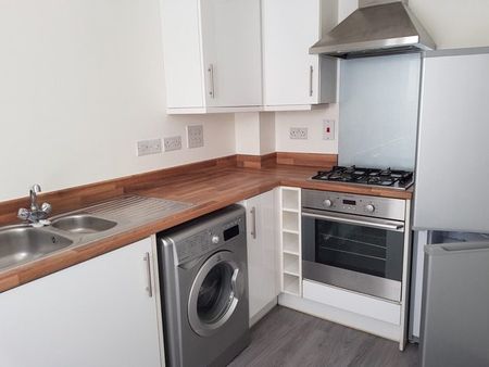 Modern End of Terrace 2 Double Bedroom House To Let in Berryfields, Aylesbury with Sunny Garden, Garage and off street Parking Space, 2 minutes walk to Aylesbury Vale Parkway Station, Aylesbury - Photo 5