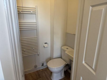 1 bedroom block of apartments to rent - Photo 5