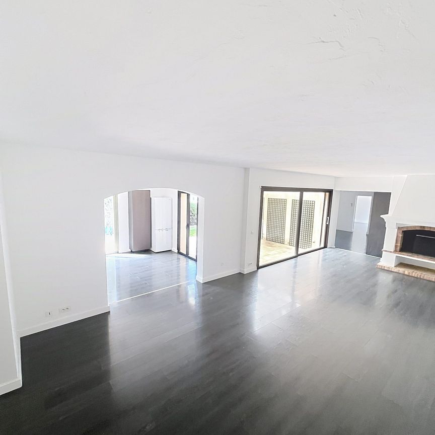 Location Maison 5 pièces 209m² MOUGINS 06250 - Photo 1
