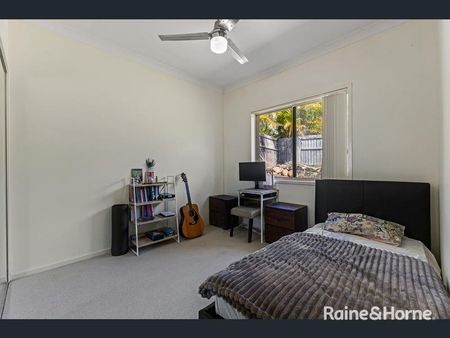 Spacious Family Home in a Peaceful Cul-de-Sac - Photo 3