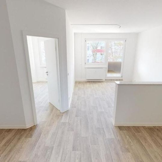 Lichterfüllte 4-Raum-Wohnung mit Einbauküche - Photo 1