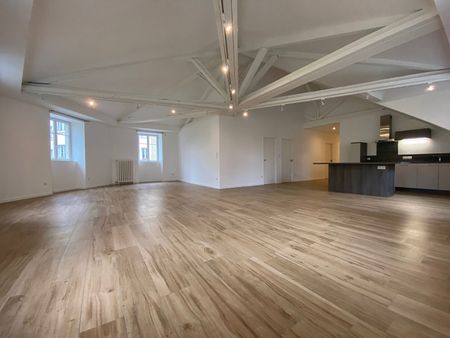 Location Appartement 5 pièces 143m² BESANCON 25000 - Photo 2