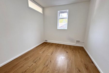 High Street - Photo 4