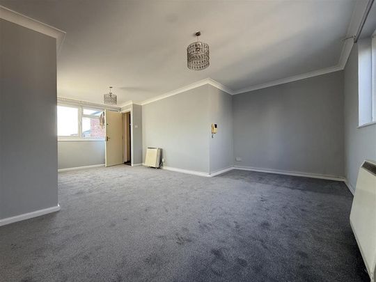 3 bedroom flat to rent - Photo 1
