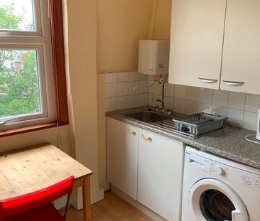 Room in a Shared House, Brondesbury Villas, NW6 - Photo 1