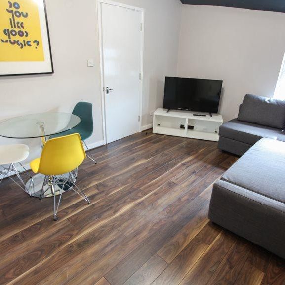 3 bedroom flat to rent - Photo 1