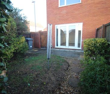 2 bedroom end of terrace house to rent - Photo 3