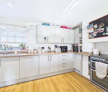 3 bedroom semi-detached house to rent - Photo 5