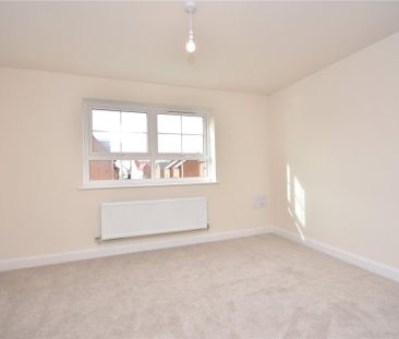 4 bedroom semi-detached house to rent - Photo 5