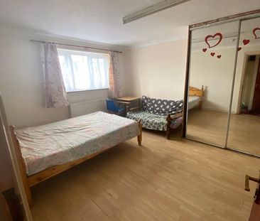 Room in a Shared Flat, Cheltenham Road, BS6 - Photo 3