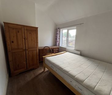 Room in a Shared Flat, Stockport Road, M12 - Photo 1