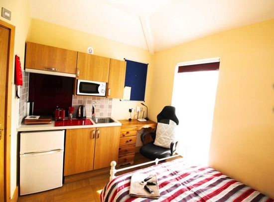 Studio to rent - Photo 1