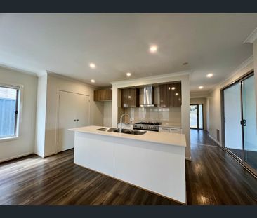 18 Capricornus Crescent, Tarneit, Vic 3029 - Photo 4