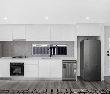 NEAT & TIDY TWO BEDROOM GRANNY FLAT! - Photo 3