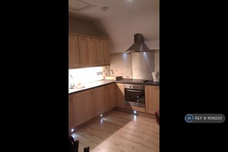 2 bedroom semi-detached house to rent - Photo 2