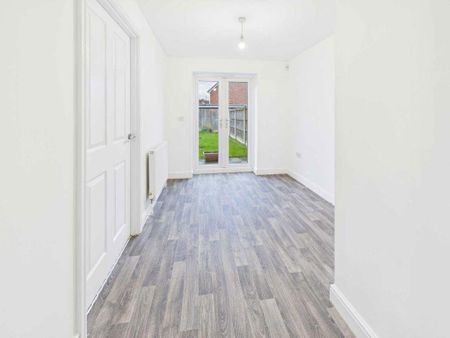 3 bedroom semi-detached house to rent - Photo 2