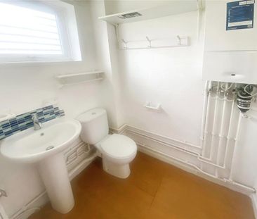 3 bedroom end of terrace house to rent - Photo 2