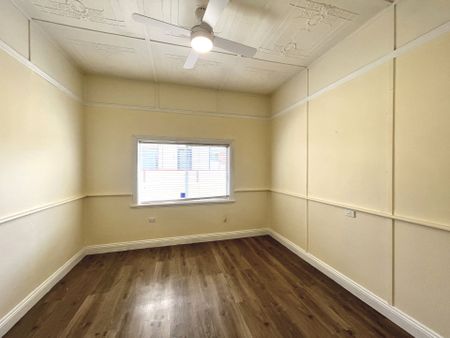 Modern Four Bedroom Home - Photo 4