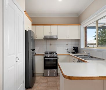 Neat & Low-maintenance Two-bedroom Townhouse In Prime Location - Photo 5