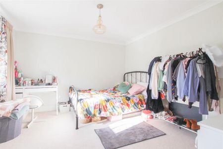 5 bedroom detached house to rent - Photo 4