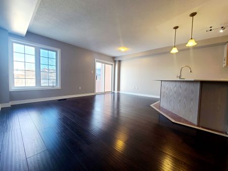 For Lease - 99 Snedden Avenue, Aurora, Ontario - Photo 5