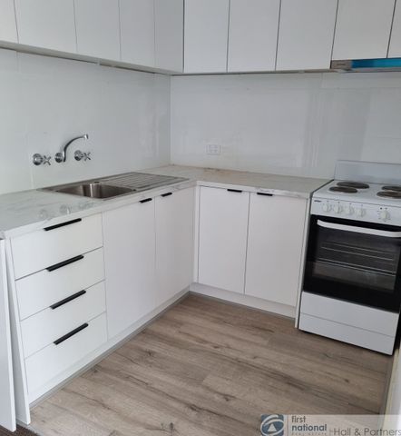 Ideally Located Flat - Photo 2