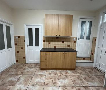 3 bedroom terraced house to rent - Photo 6