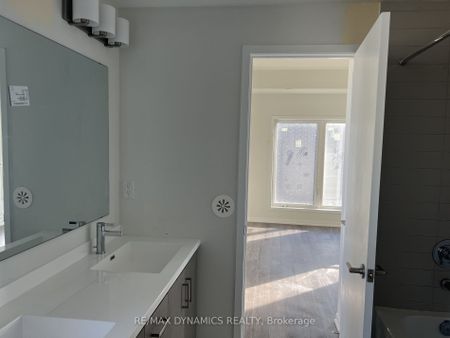 Condo Townhouse For Lease | N8129328 - Photo 5